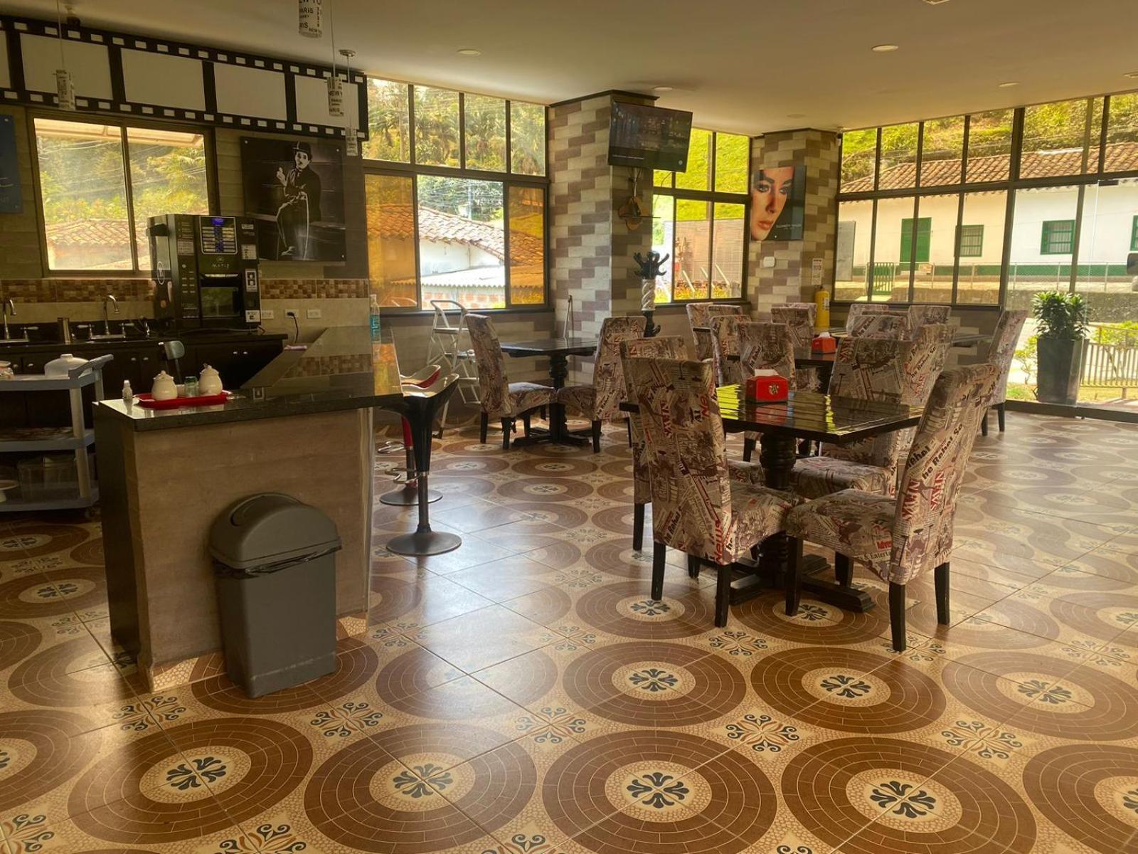 Hollywood Paradise Hotel 리오네그로 외부 사진